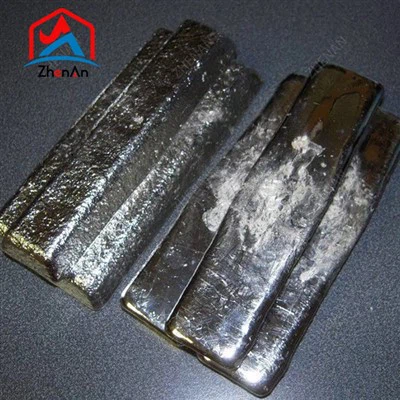 Tin i čisti metalni ingoti